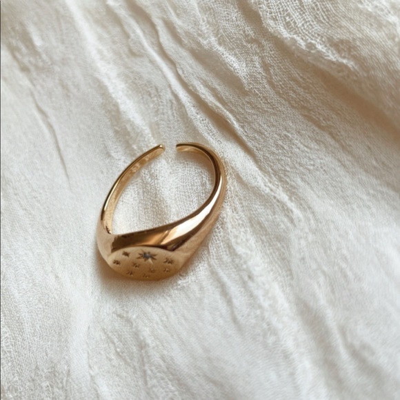 Etoile Signet Ring - Picture 3 of 4